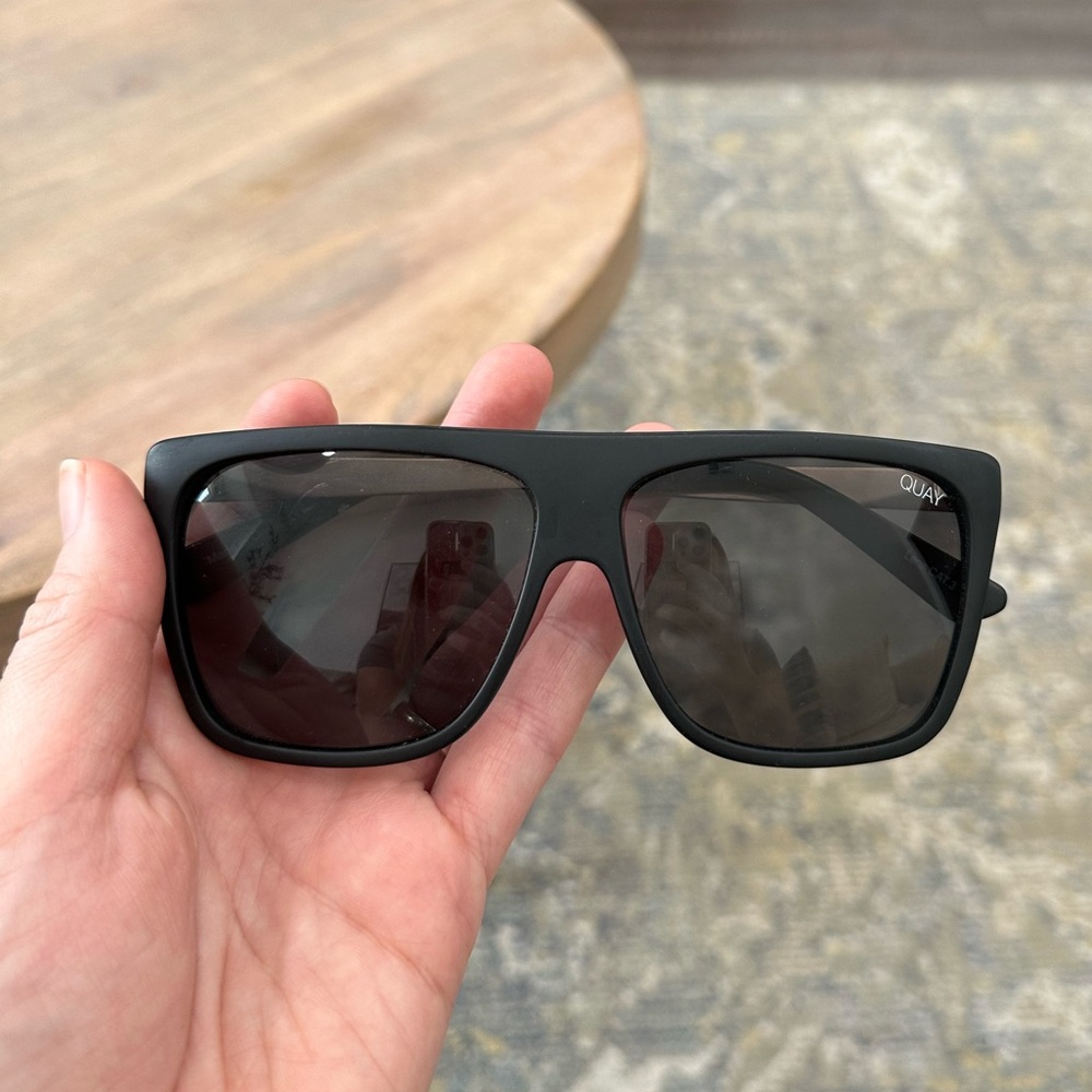 Quay x Desi flat top sunglasses black and gold